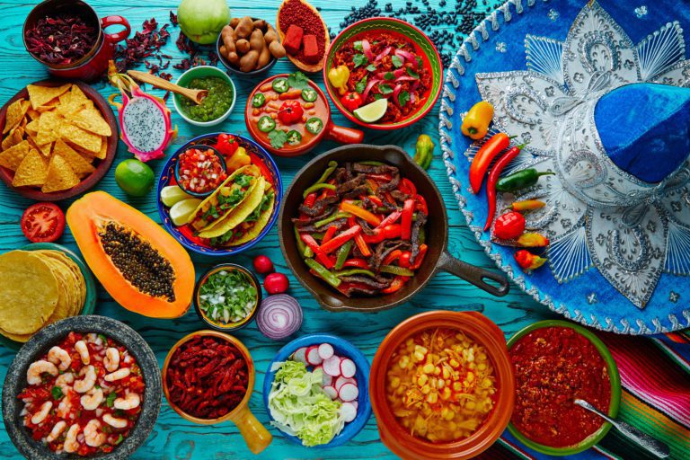 Meksikansk restaurant i Oslo, oversiktsbilde over flere ulike meksikanske retter på meksikansk restaurant i Oslo